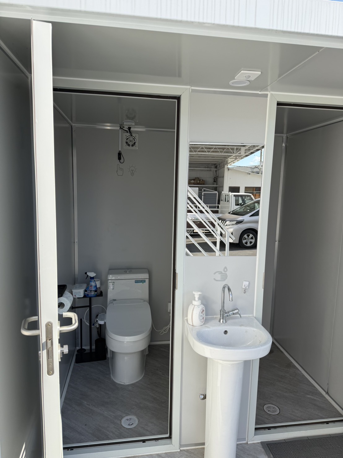 清潔なトイレ内部
