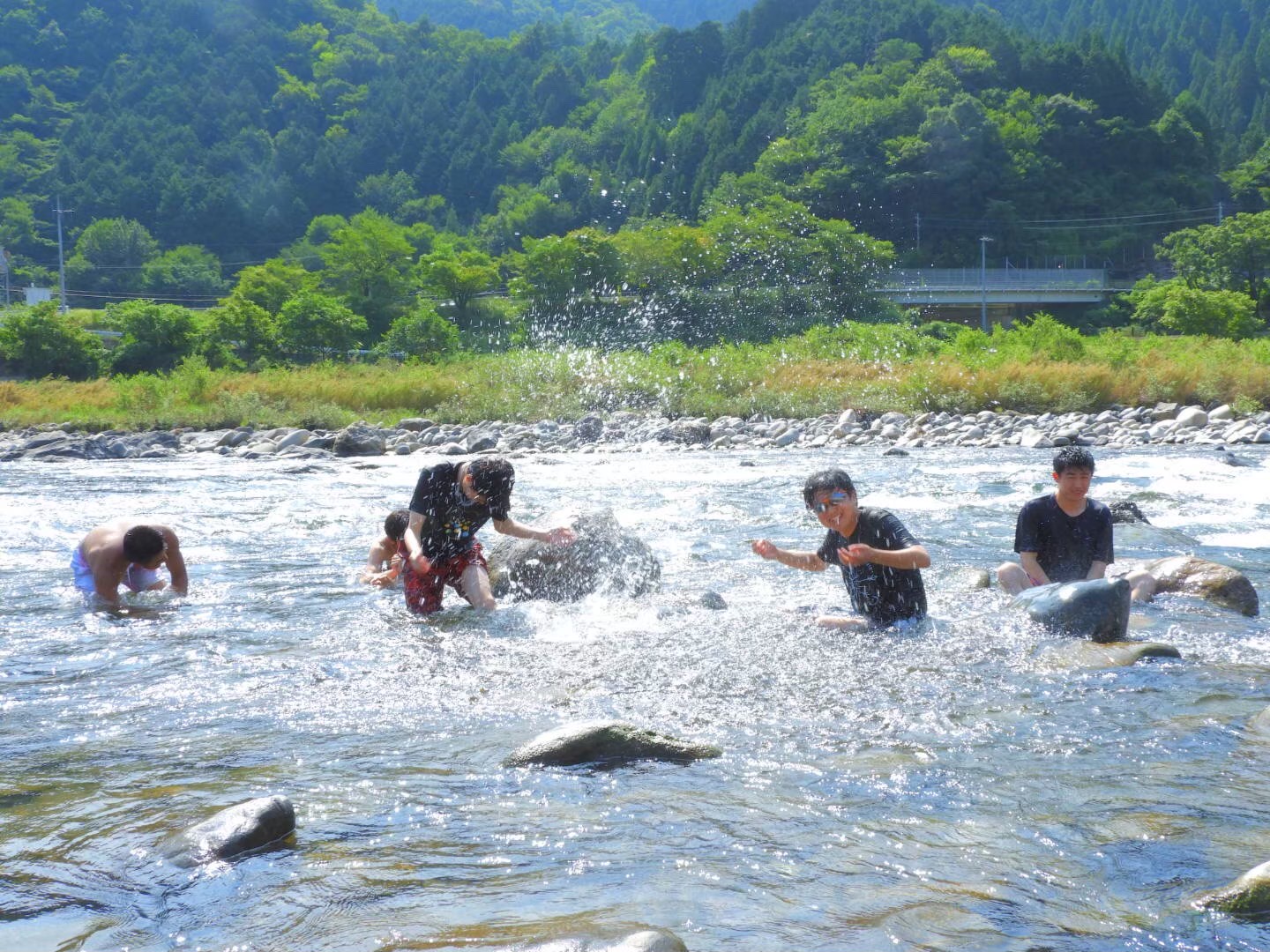 川遊び 水しぶき